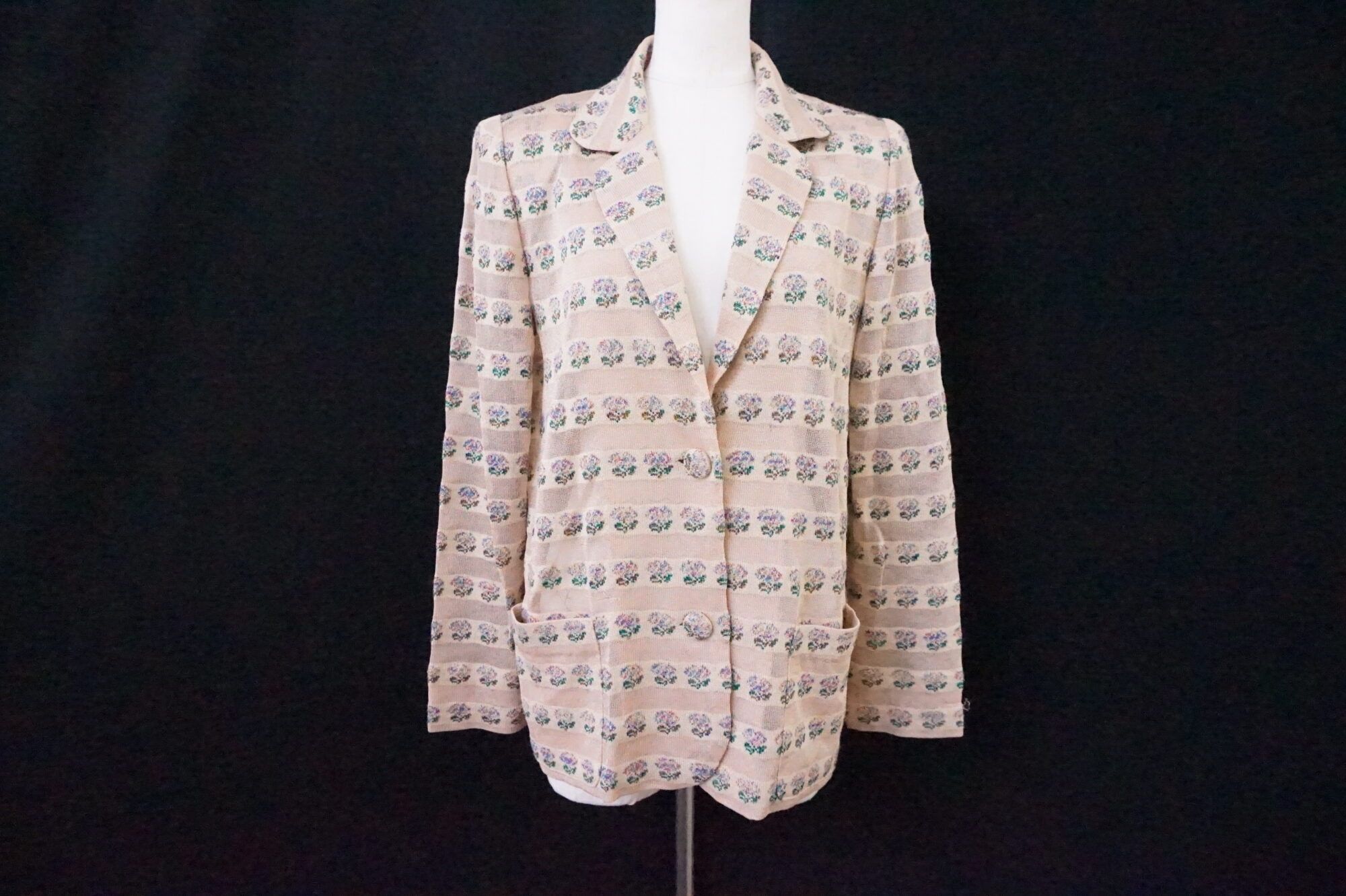 ほどよい華やかさが素敵|斉藤都世子のジャケットを買取しました