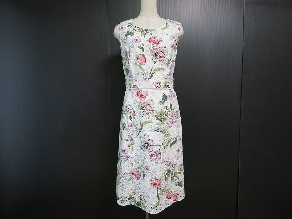 繊細タッチの花柄がエレガント｜ローラアシュレイのワンピースを買取しました