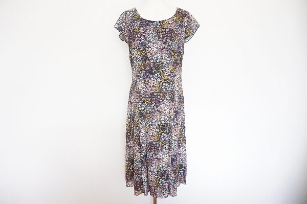 穏やかさを感じる絵柄が素敵｜ローラアシュレイのワンピースを買取しました