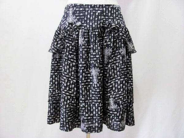 黒地に映えるバラが上品｜インゲボルグのスカートを買取しました