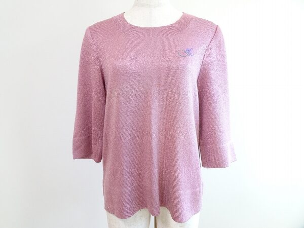 くすみピンクが上質さを加える｜斉藤都世子のニットを買取しました