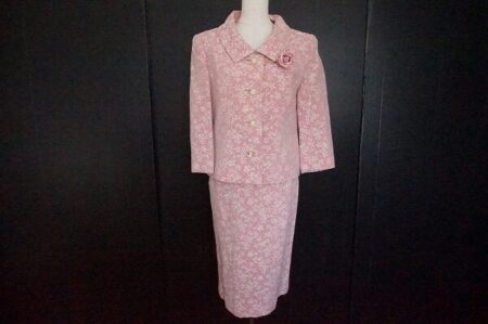 華やかな場にも着ていきたい！ユキトリイのワンピーススーツを買取しました