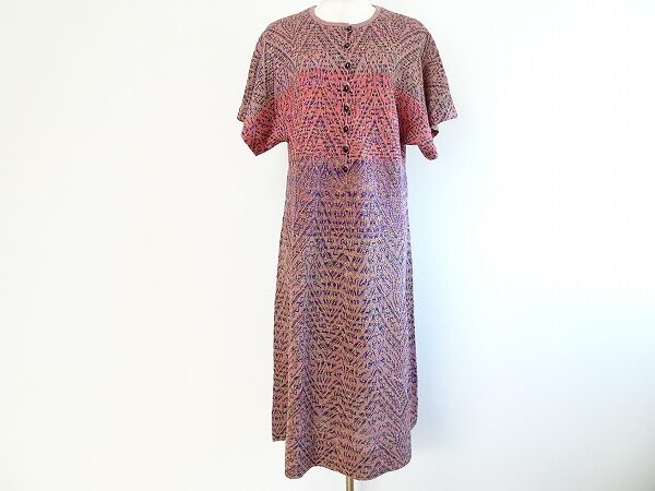 深いピンクに魅了される|斉藤都世子のワンピースを買取しました