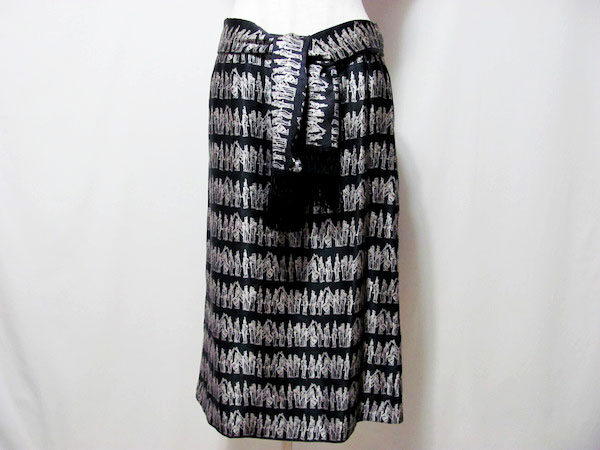 豪華な印象になる|ジュンアシダのスカートを買取しました