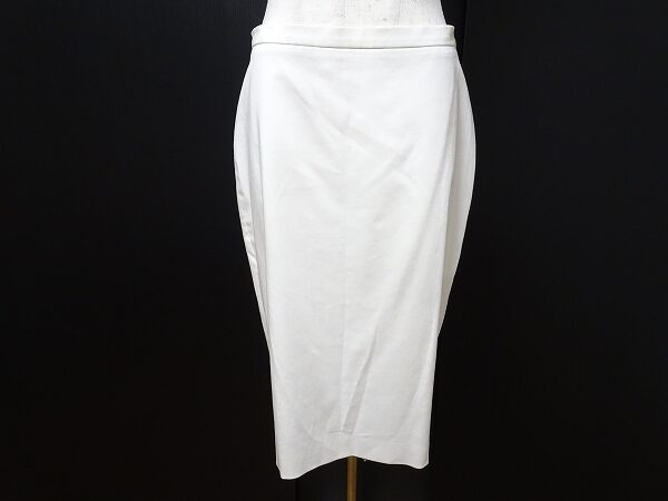 清潔感溢れる上品アイテム｜マックスマーラのスカートを買取しました