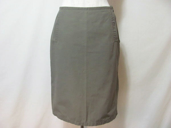 シンプルでしっとり決まる｜マックスマーラウィークエンドのスカートを買取しました