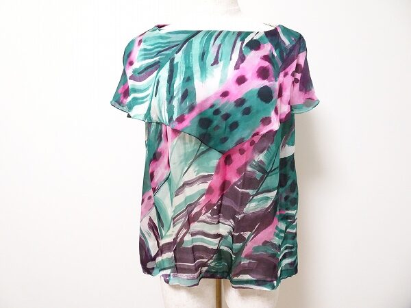 異国の地を連想させる華やかさ|タエアシダのブラウスを買取しました