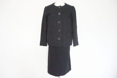 シンプルさが洗練された雰囲気を解き放つ｜斉藤都世子のセットアップを買取しました