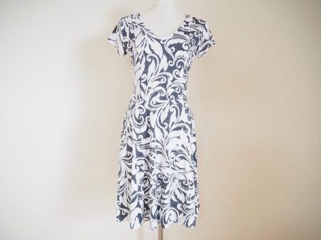 スリムなシルエットになる｜ファスフィーユアシュアヴルのワンピースを買取しました