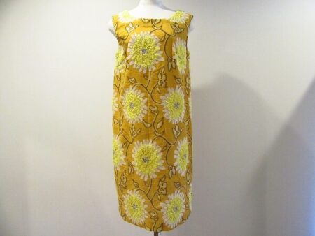 豪華の花柄刺繍で元気いっぱいな印象に｜タバサのワンピースを買取しました