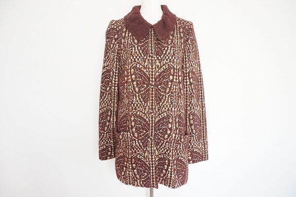 さりげない蝶柄が素敵な斉藤都世子のコートを買取しました