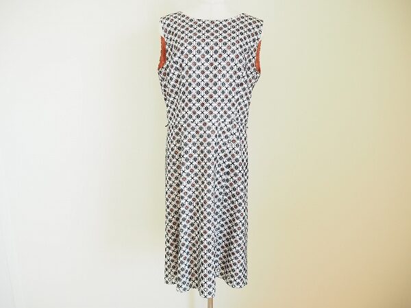 こじんまりとしたデザインが上品｜ローラアシュレイのワンピースを買取しました