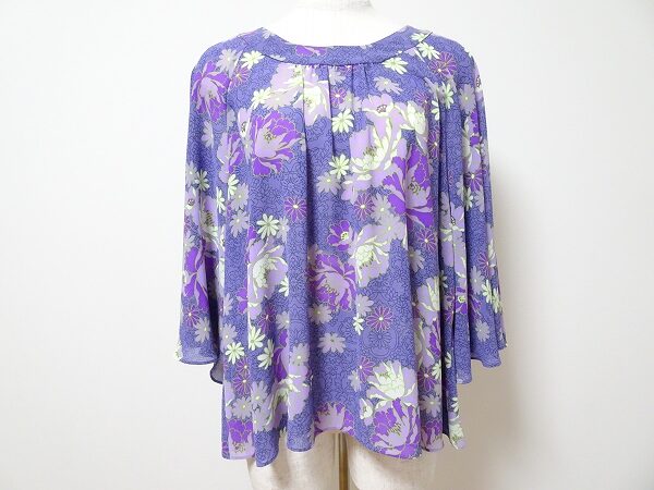 紫×白のお花がバランスよい｜詩仙堂のカットソーを買取しました
