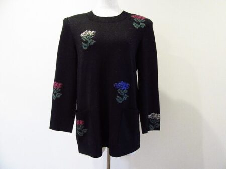 黒×カラフルなお花が上品｜斉藤都世子のニットを買取しました
