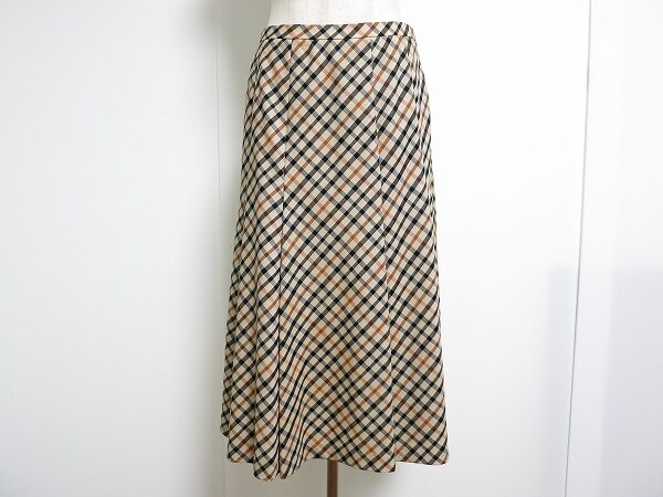 細かくて品あるチェックが嬉しい｜ダックスのスカートを買取しました