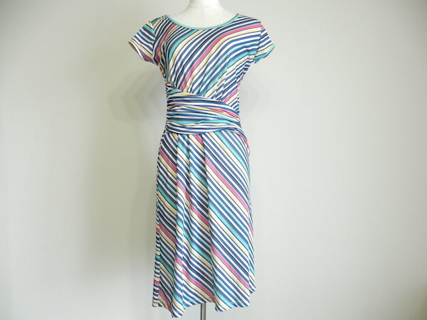 虹色に元気をもらえる フィフィーユパリのワンピースを買取しました