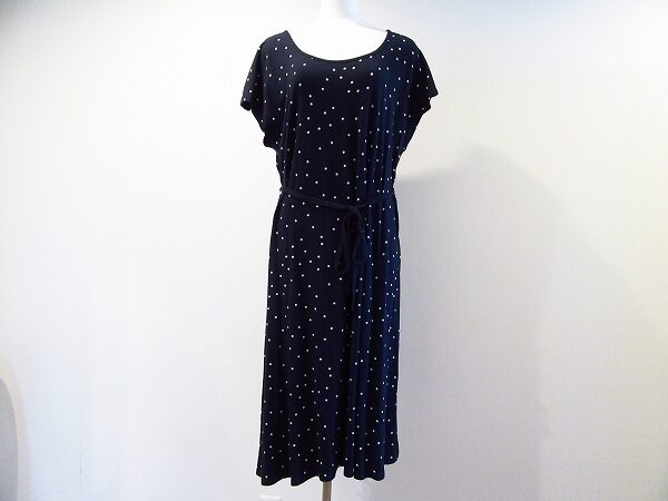 落ち着き放ったシルエットが魅力｜ローラアシュレイのワンピースを買取しました