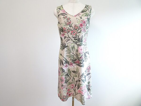おしとやかな花柄がポイント｜ローラアシュレイのワンピースを買取しました