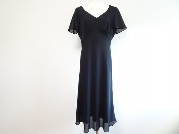 年齢問わず着ていただけます｜ローラアシュレイのワンピースを買取しました