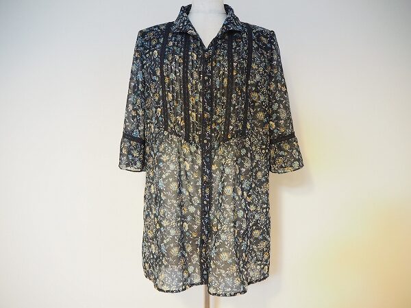 程よい透け感が魅力｜レリアンのブラウスを買取しました