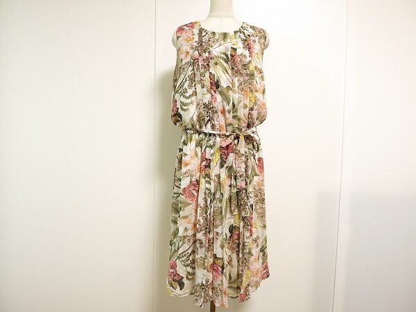 豪華な絵柄にパワーをもらえる｜ローラアシュレイのワンピースを買取しました