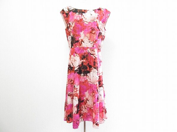 お花の華やかさがギュッと詰まった｜ローラアシュレイのワンピースを買取しました