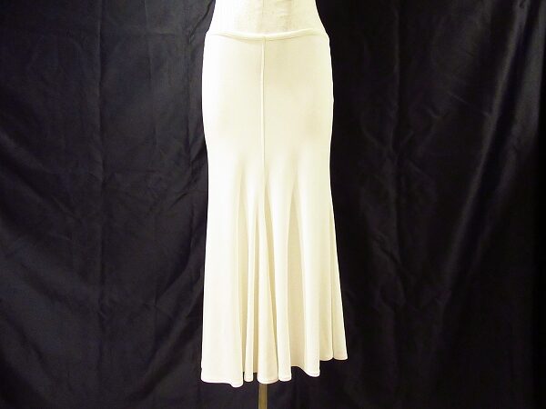 女性の魅力を引き出してくれる｜ダナキャランのスカートを買取しました