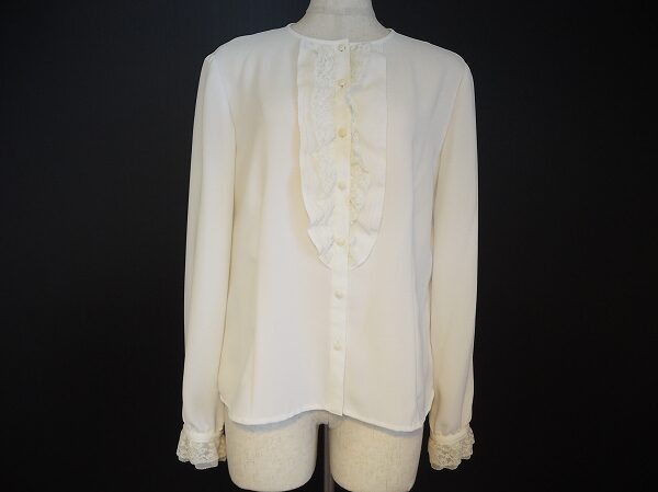 シンプルな中に華やかさがある｜レリアンのブラウスを買取しました