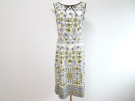 シンプルな色調に注目｜ローラアシュレイのワンピースを買取しました