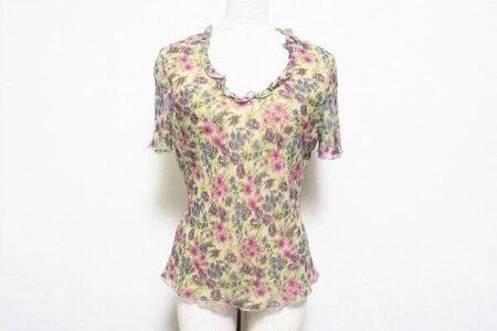 明るい花柄で気品ある女性に｜ローラアシュレイのカットソーを買取しました
