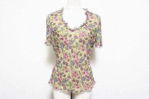 明るい花柄で気品ある女性に｜ローラアシュレイのカットソーを買取しました