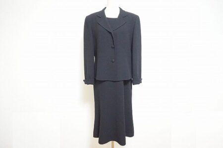 綺麗に決まる｜レリアンのワンピーススーツを買取しました