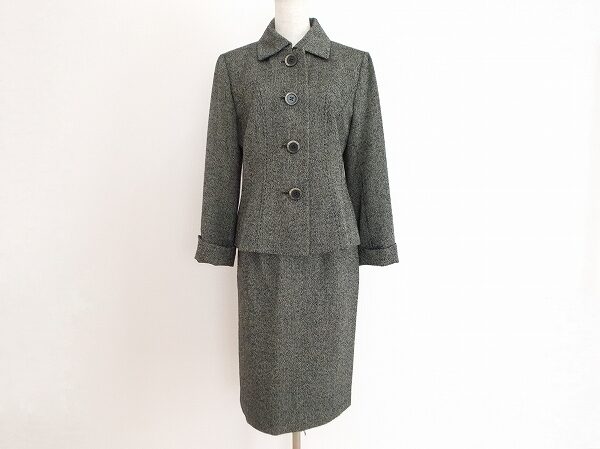 レリアンの小さめ7号サイズのスカートスーツを買取させて頂きました