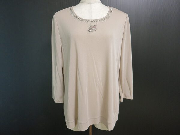 ベージュとラインストーンでソフトな輝き｜伊太利屋のカットソーを買取しました