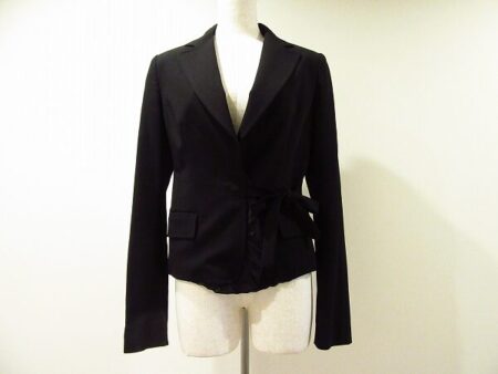 綺麗なラインが際立つ｜ダナキャランニューヨークのジャケットを買取しました