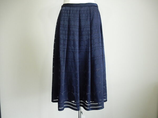 絶妙な可愛さに絶句 レリアンのスカートを買取しました