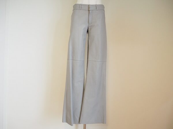 長めの丈がこなれた感じを演出｜セオリーのパンツを買取しました