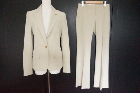 美しさが際立つ｜セオリーのパンツスーツを買取しました