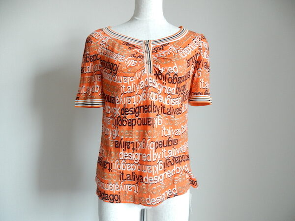 オレンジとロゴのバランスが華やか｜伊太利屋のカットソーを買取しました