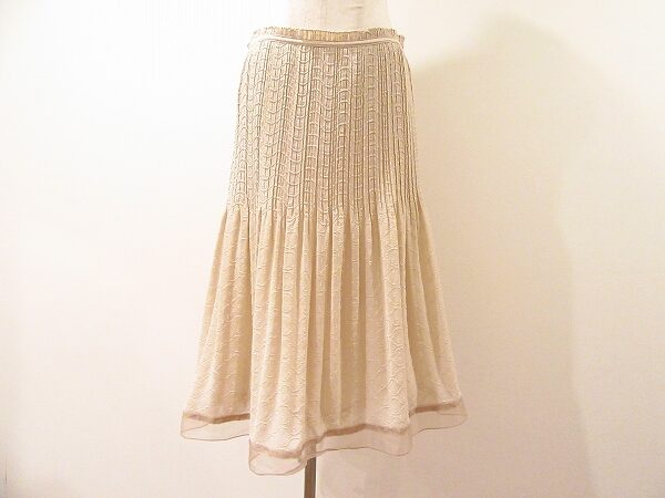 しなやかなふくらみ具合が素敵｜レリアンのスカートを買取しました