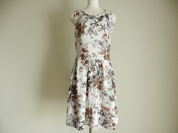 レトロな花柄が嬉しい ファスフィーユシュアヴルのワンピースを買取しました