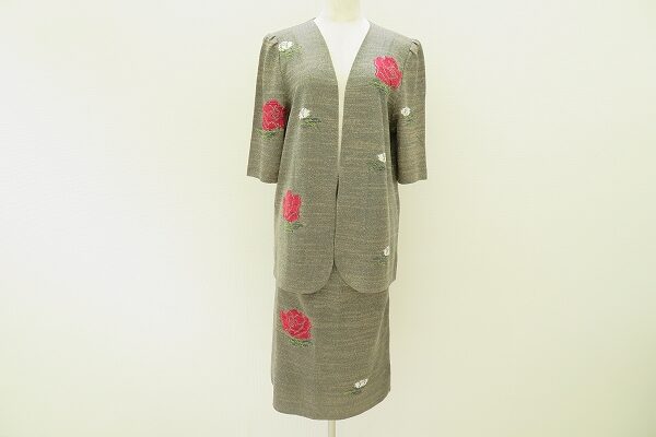 グレーと花の相性がよい 斉藤都世子のセットアップを買取しました