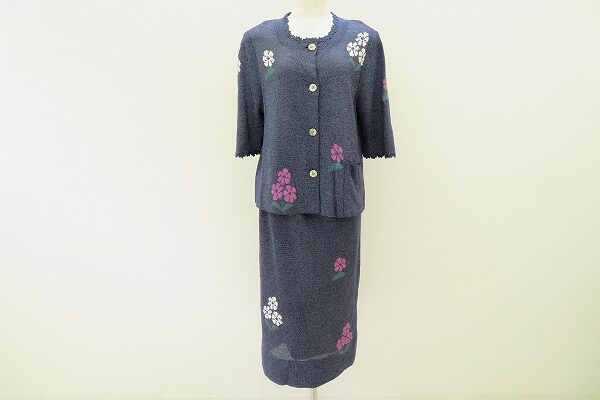 ネイビーとピンクの組み合わせがキュート 斉藤都世子のセットアップを買取しました