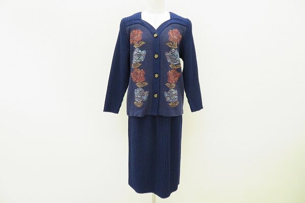 存在感ある花柄が華やか｜斉藤都世子のセットアップを買取しました