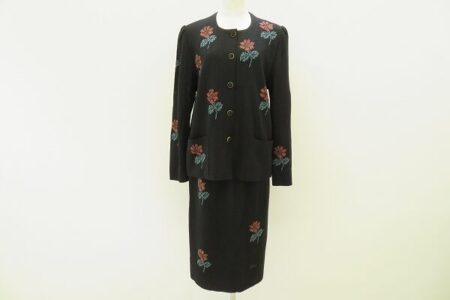 ゴージャスすぎないのがいい 斉藤都世子のセットアップを買取しました