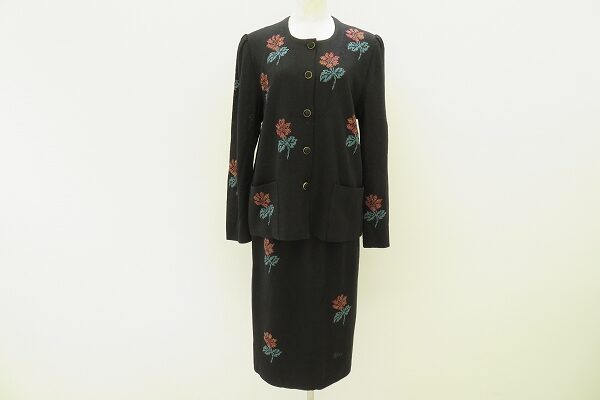 ゴージャスすぎないのがいい 斉藤都世子のセットアップを買取しました