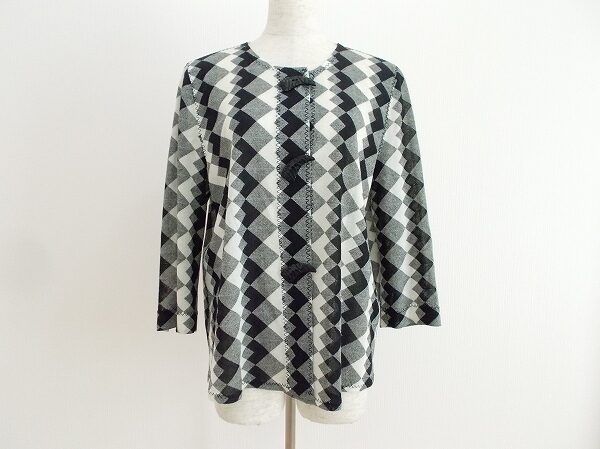 目から離れない柄が印象的｜伊太利屋のカーディガンを買取しました