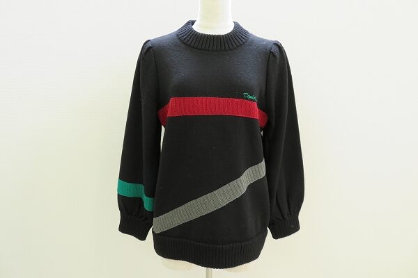 メンズライクなのに女性の品はキープ|斉藤都世子のニットを買取しました