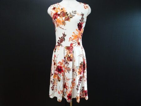 華やかさと輝きを感じる！ファスフィーユアシュアヴル ワンピースを買取しました