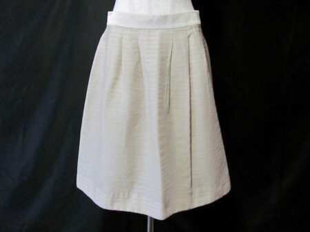 ドレッシーな印象に｜ニジュウサンクのスカートを買取しました
